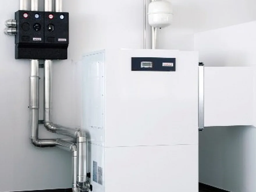 Wärmepumpe als Wandgerät im Heizungsraum